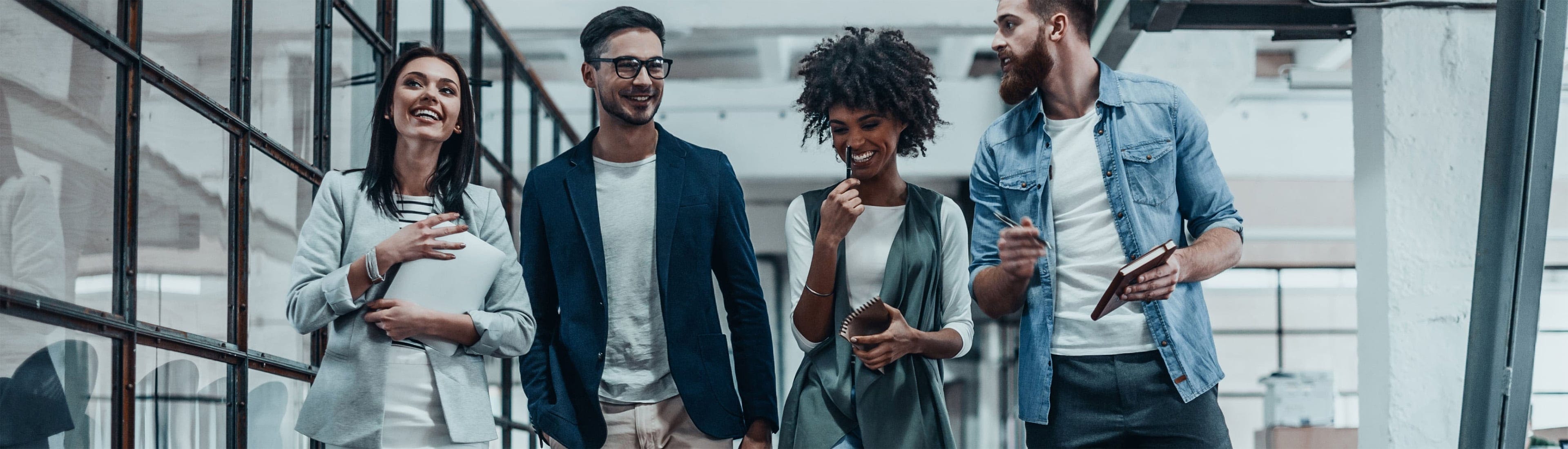 Giovane team di lavoro durante una pausa